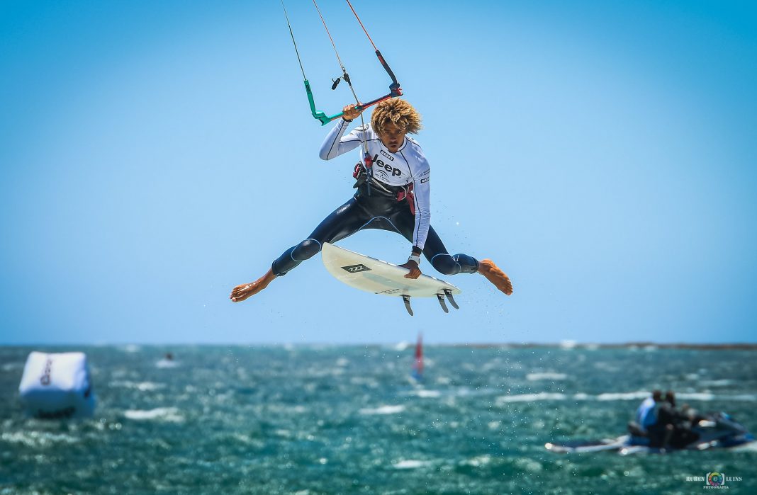 Kitesurf ¿Qué es?, ¿Cómo se practica? Origen, tipos y mucho + 100 vital