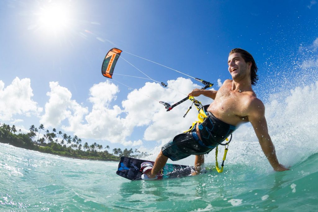 Kitesurf ¿Qué es?, ¿Cómo se practica? Origen, tipos y mucho + 100 vital